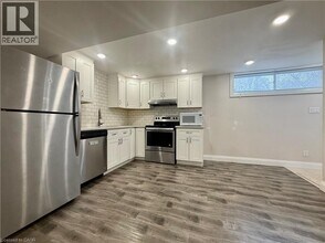 66 Nine Pines Rd in Kitchener, ON - Building Photo - Building Photo