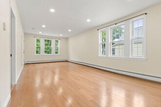 16 Fleming Ave, Unit 16 Fleming Ave in Andover, MA - Building Photo - Building Photo