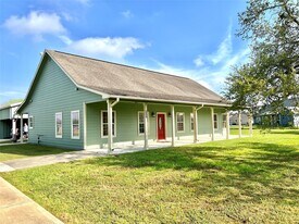 4212 County Rd 182 in Alvin, TX - Building Photo