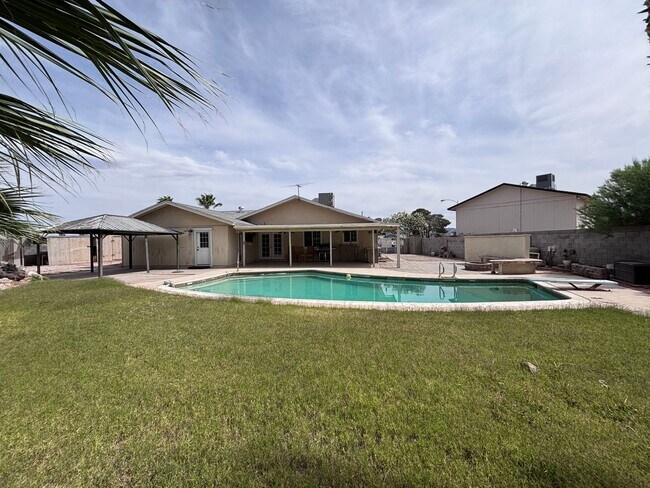 4422 E Bennett Dr in Las Vegas, NV - Building Photo - Building Photo