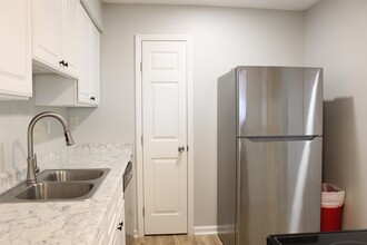 545 Collinsford Rd in Tallahassee, FL - Building Photo - Building Photo