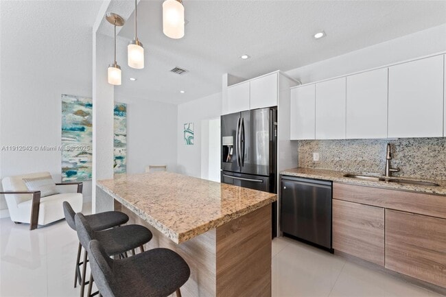 6371 SW 23rd St in Miami, FL - Building Photo - Building Photo