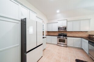 12206 Cove Bluff Ct in Cypress, TX - Building Photo