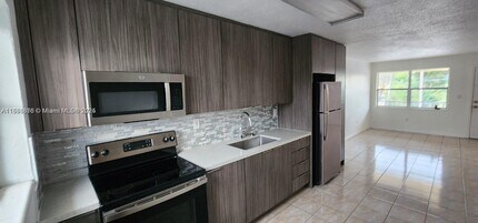 605 W 68th St in Hialeah, FL - Building Photo - Building Photo