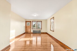 24 Pilgrim Ave in Waterbury, CT - Building Photo - Building Photo