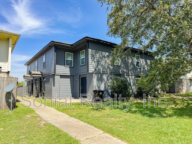 property at 7721 S Coronet Ct
