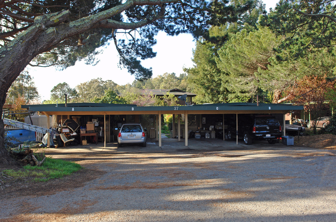 37 Valley Rd in Mill Valley, CA - Foto de edificio