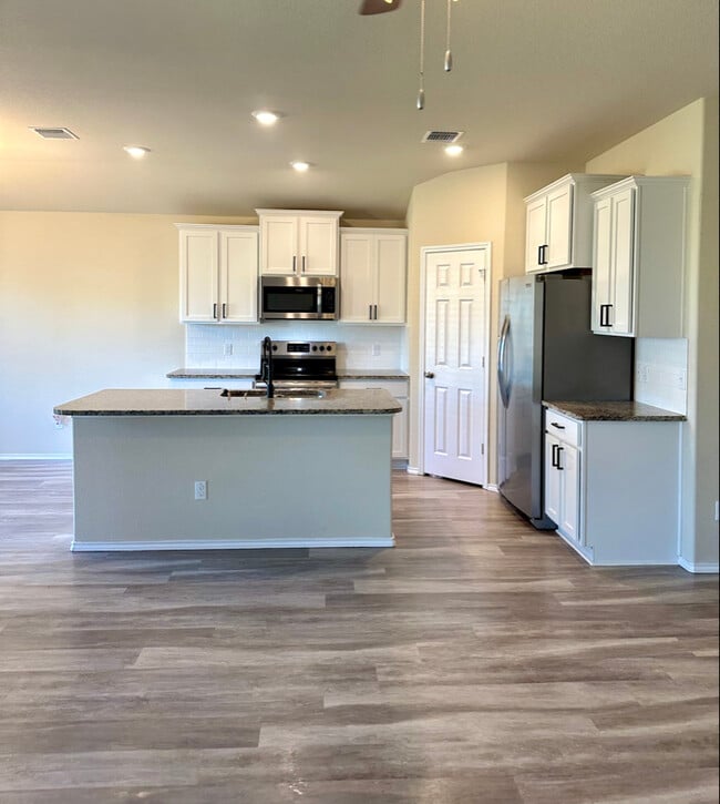 3008 Keathley Dr in Lorena, TX - Foto de edificio - Building Photo