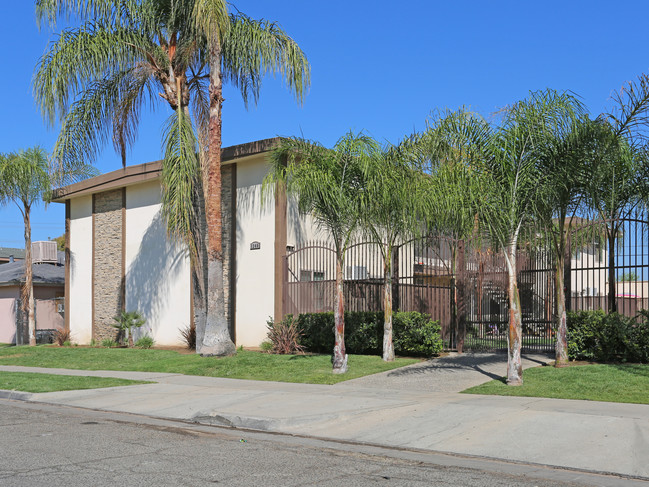 1340-1348 E San Bruno Ave in Fresno, CA - Foto de edificio - Building Photo