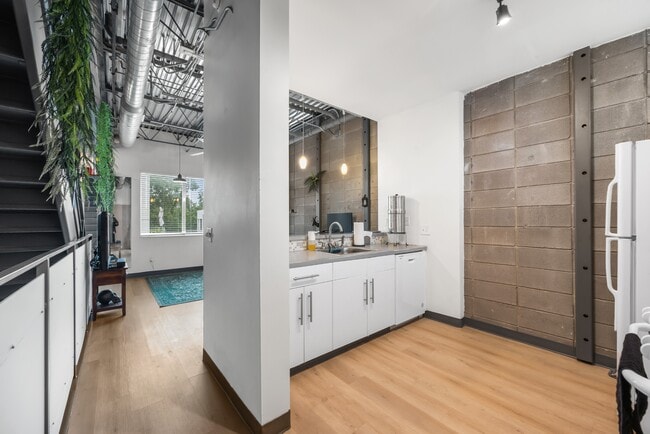 property at 4801 S Congress Ave
