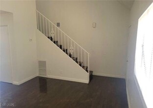 5235 Gray Ln in Las Vegas, NV - Building Photo - Building Photo