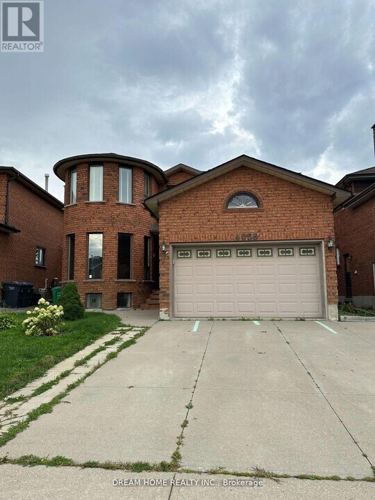 4066 Westminster Pl in Mississauga, ON - Building Photo