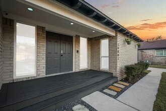 14007 Overbrook Ln in Houston, TX - Building Photo - Building Photo