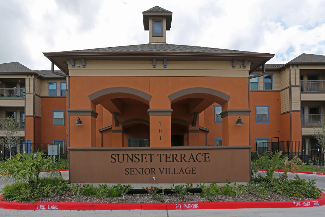 Sunset Terrace Senior Village in Pharr, TX - Foto de edificio