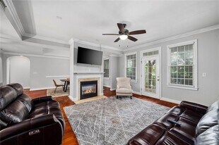 1735 W Peachtree St NE in Atlanta, GA - Building Photo