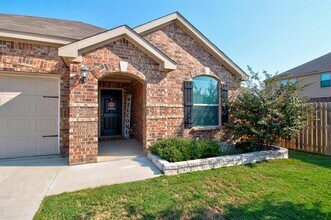 115 Magnolia Dr in Sanger, TX - Building Photo - Building Photo