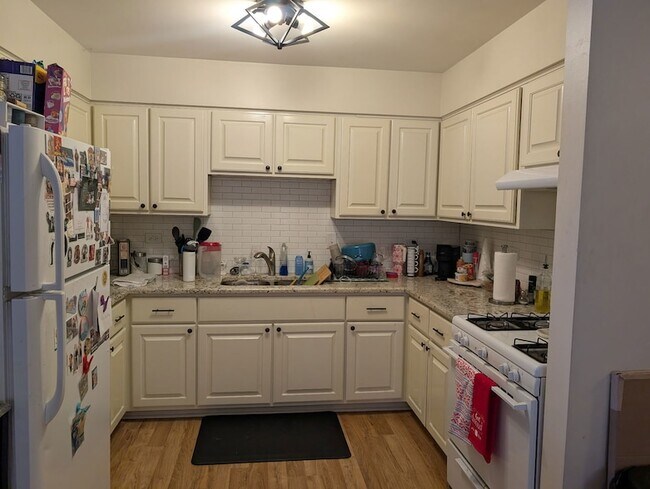 7840 Normandy Ave in Burbank, IL - Foto de edificio - Building Photo