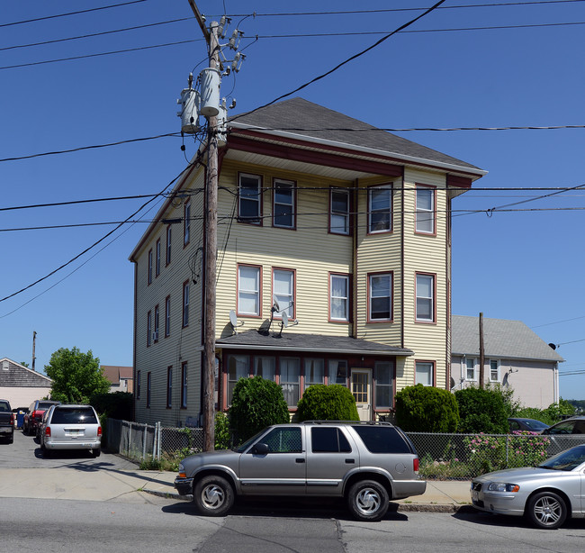 418 Belleville Ave in New Bedford, MA - Foto de edificio - Building Photo