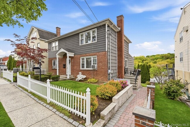 85 Bennett Ave in Yonkers, NY - Building Photo - Building Photo