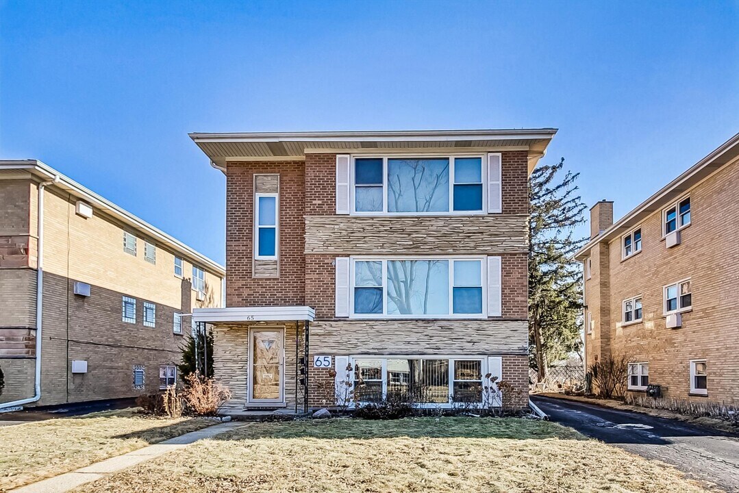 65 Dover Dr in Des Plaines, IL - Building Photo