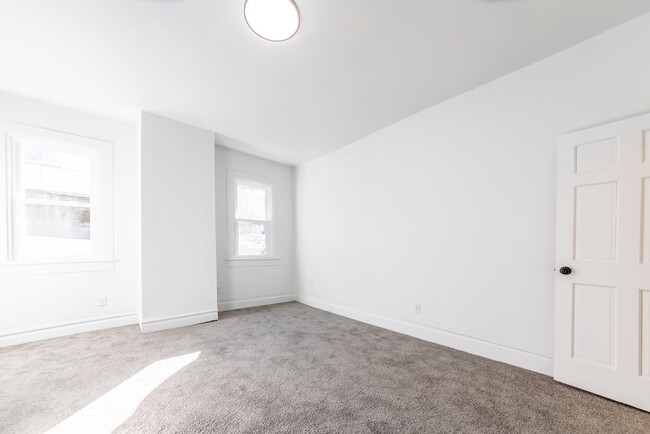 974 Manton Wy, Unit Apt 2 in Pittsburgh, PA - Foto de edificio - Building Photo