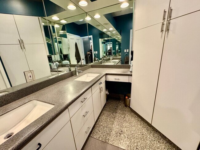 4 Monument Sq, Unit #6 in Boston, MA - Foto de edificio - Building Photo