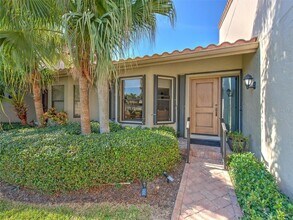2377 Harbour Oaks Dr in Longboat Key, FL - Building Photo - Building Photo