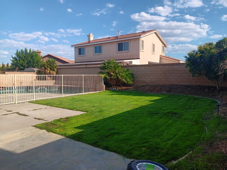 1742 Blackberry Ct in Palmdale, CA - Building Photo