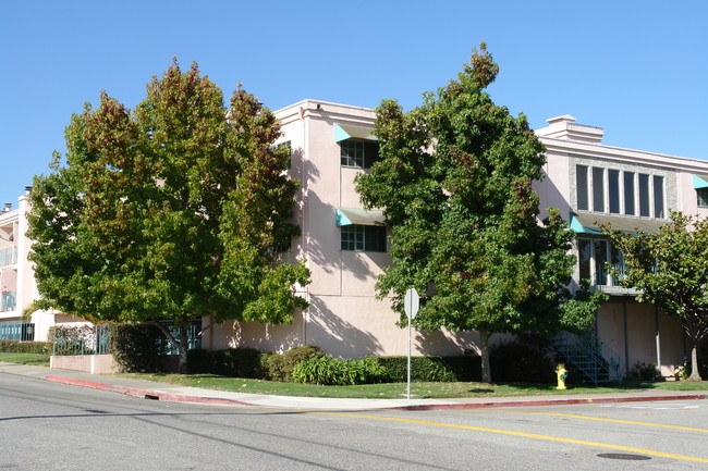 1101 San Anselmo Ave in Millbrae, CA - Foto de edificio - Building Photo