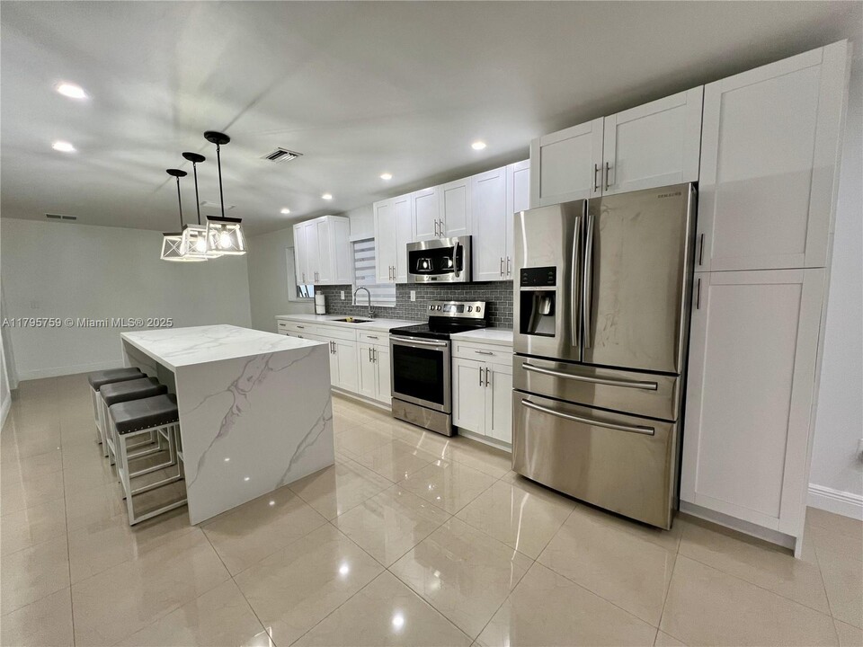 10356 SW 11th Terrace in Miami, FL - Building Photo
