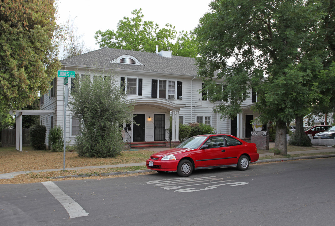 203 Jones St in Modesto, CA - Building Photo