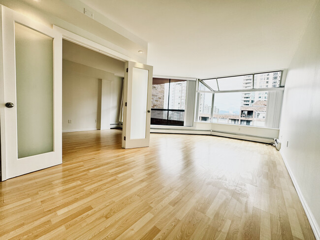 1333 Hornby St in Vancouver, BC - Building Photo - Building Photo