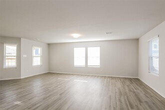 9226 Yellow Rose Dr in Texas City, TX - Building Photo - Building Photo