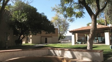 Desert Star in Phoenix, AZ - Foto de edificio - Building Photo