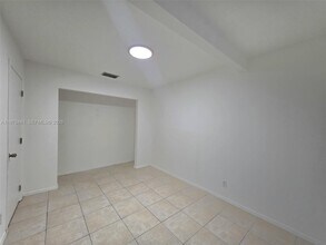 250 NE 51st St in Fort Lauderdale, FL - Building Photo - Building Photo