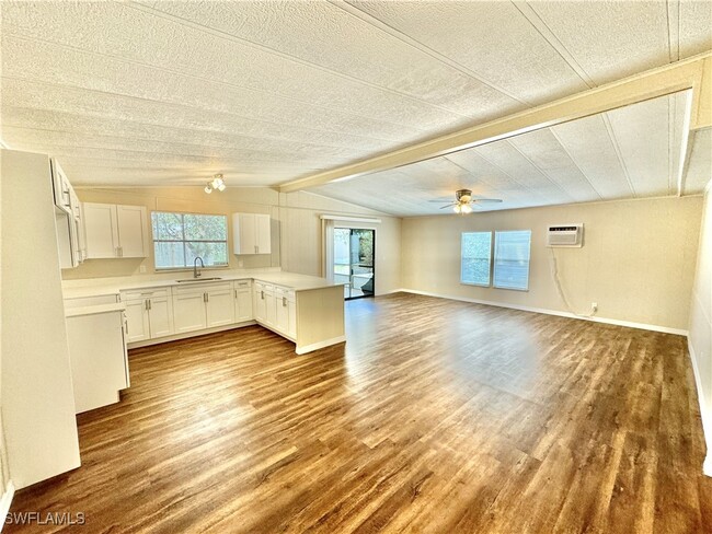 1252 Henderson Creek Dr in Naples, FL - Building Photo - Building Photo