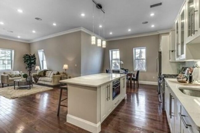 22 Hamlet St, Unit 4 in Somerville, MA - Building Photo - Building Photo