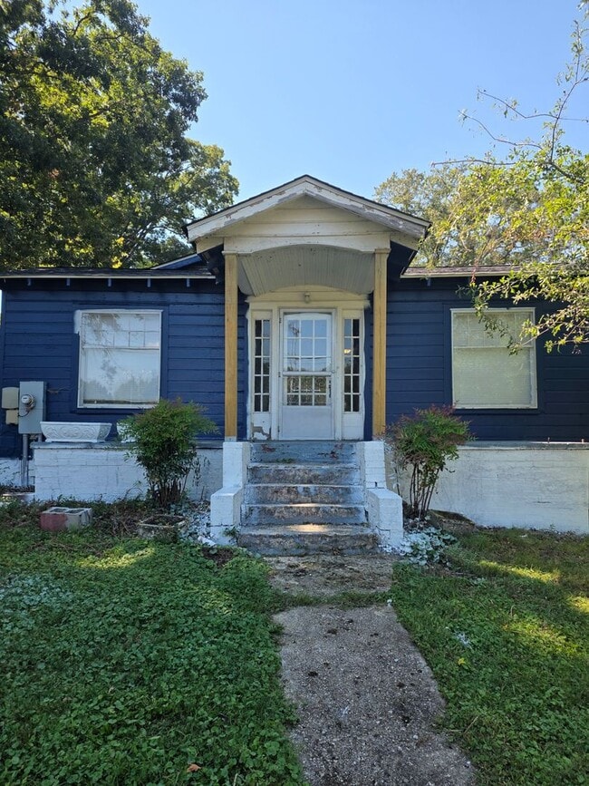 property at 101 Kingwood Dr