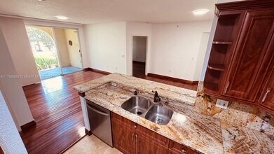 2516 Centergate Dr in Miramar, FL - Building Photo - Building Photo