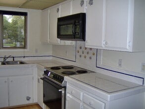 619 N Hayden Bay Dr in Portland, OR - Building Photo - Building Photo