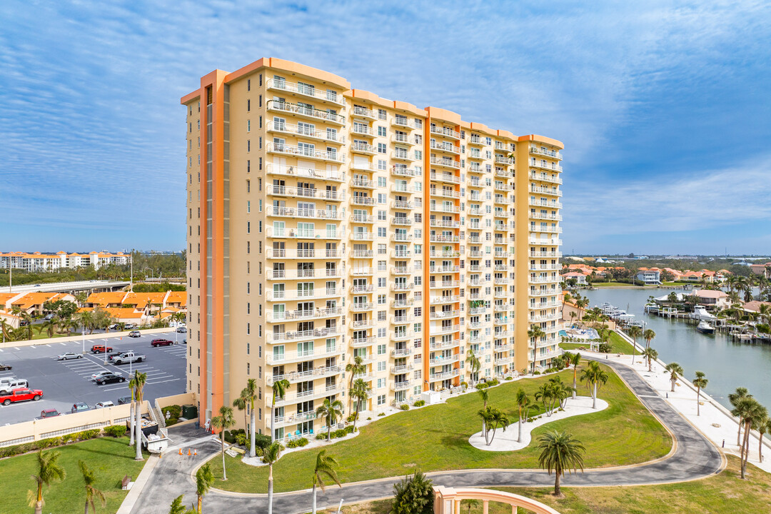 Yorkshire House in St. Petersburg, FL - Building Photo