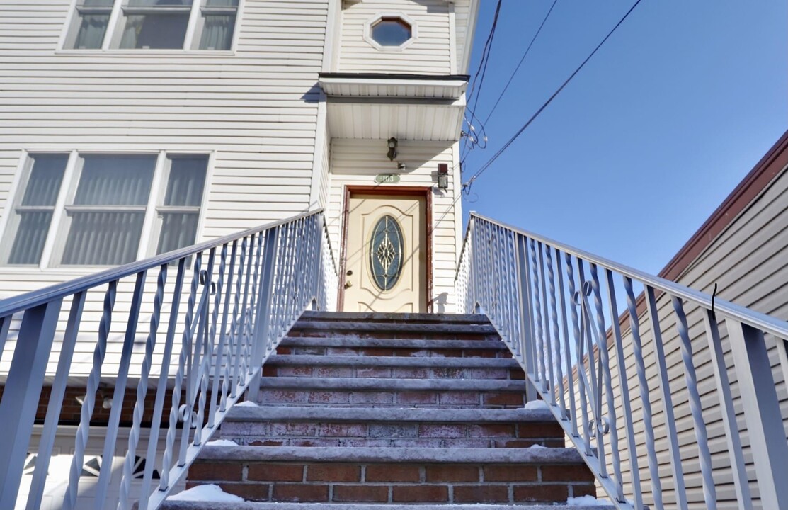 103 E 24th St in Bayonne, NJ - Building Photo