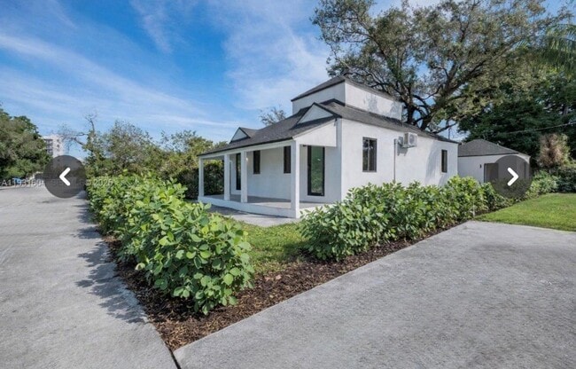 6915 NW 4th Ct, Unit NW 4th Ct in Miami, FL - Building Photo - Building Photo