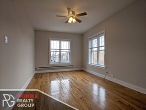 951 W Cornelia Ave, Unit 3 in Chicago, IL - Building Photo - Building Photo