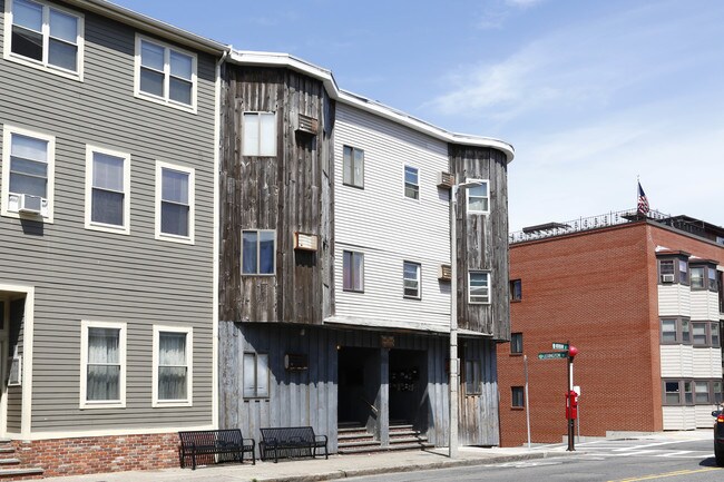 298-300 Meridian in East Boston, MA - Foto de edificio - Building Photo