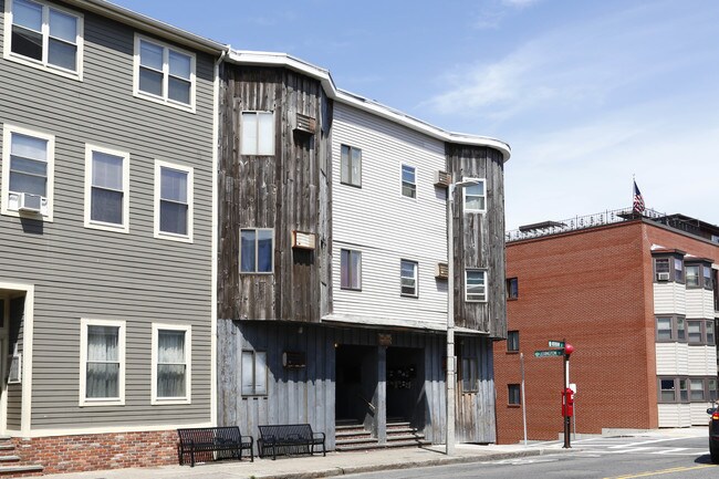 298-300 Meridian in East Boston, MA - Building Photo - Building Photo