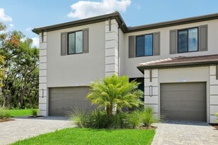 Porchlight Twin Lakes in Sarasota, FL - Building Photo