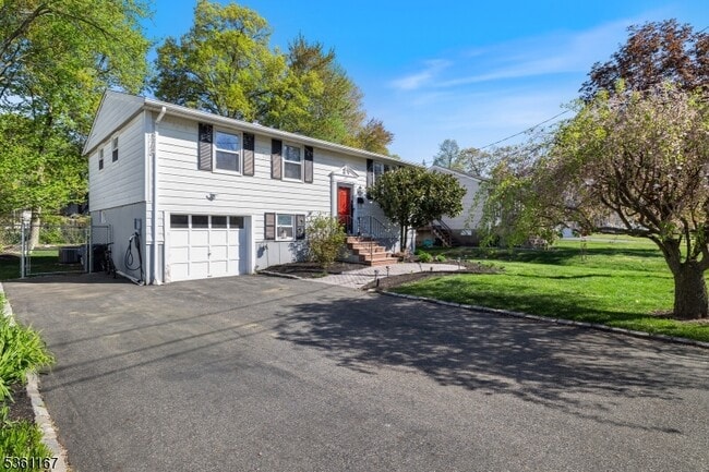 22 Beachwood Rd in Parsippany Troy Hills, NJ - Building Photo - Building Photo