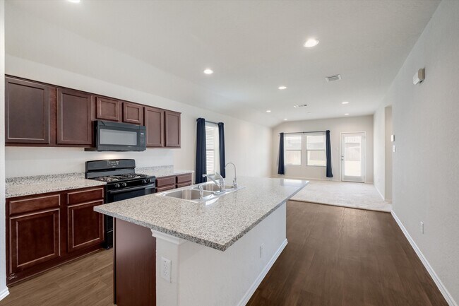 109 Falco Ln in San Marcos, TX - Building Photo - Building Photo