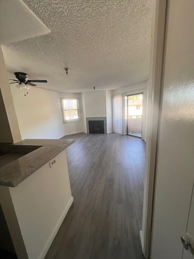 1791 N Sycamore Ave, Unit 302 in Los Angeles, CA - Building Photo - Building Photo